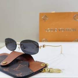 Picture of Louis Vuitton Sunglasses _SKUfw75015592fw